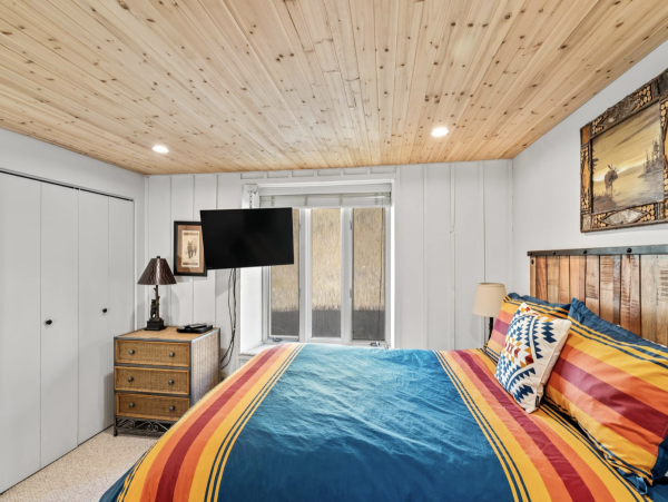 300 yards to the Slopes Sleeps 6 3 miles to Downtown